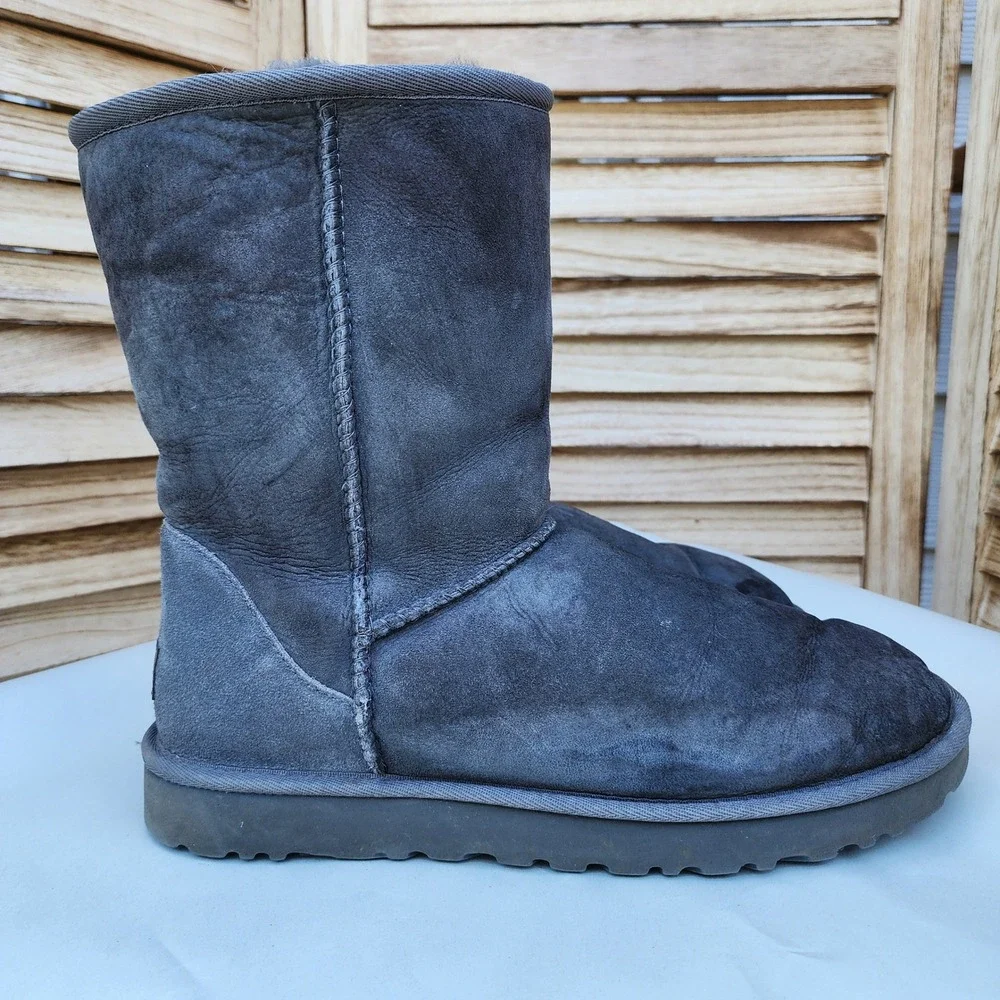 UGG Sz 11 Grey Y2K Suede Classic Short II Sheepskin Boots Shearling Cozy Warm